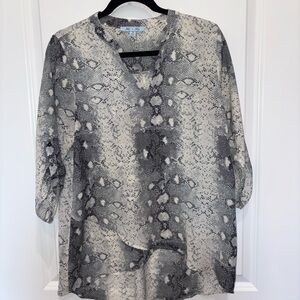 She + Sky Black and Gray Patterned Blouse